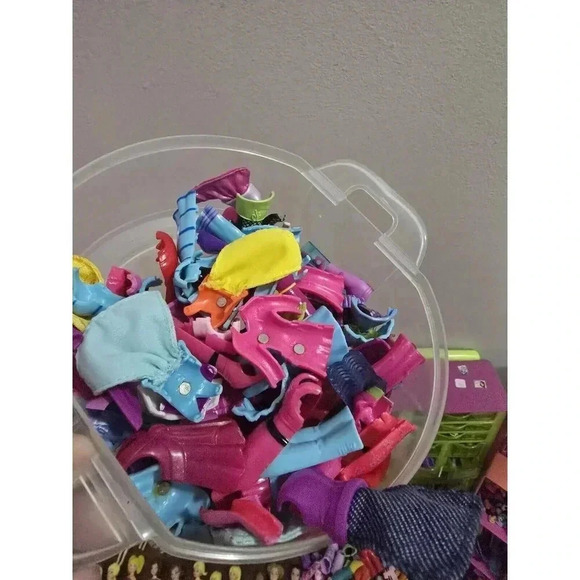 Polly Pocket - Massive Lot Of Dolls Clothing, Pets, and Accessories- Vintage - Picture 8 of 16